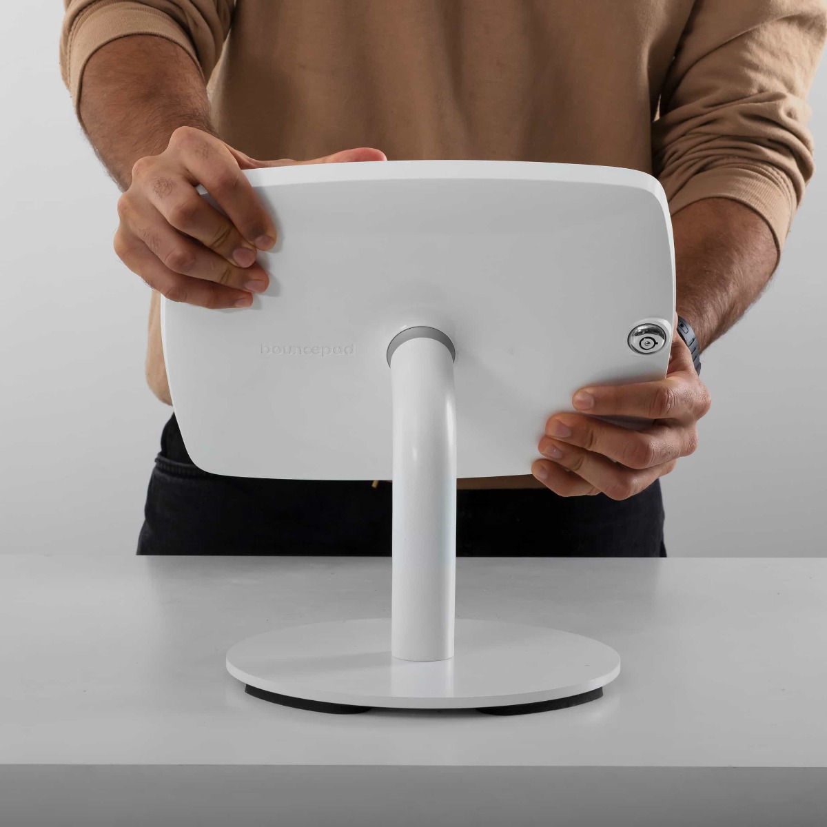 Bouncepad Counter 60 freistehende Tablet Halterung für Theke