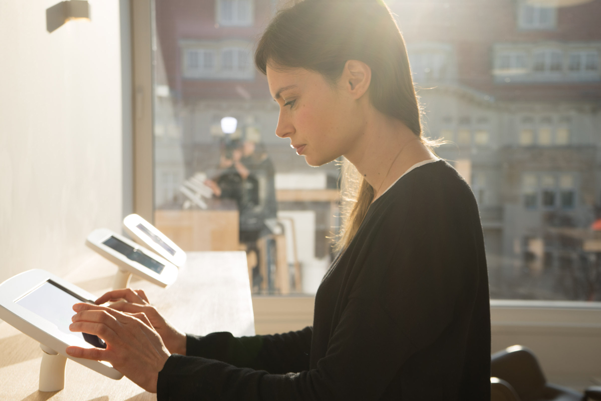 Bouncepad Desk diebstahlsichere Tablet und iPad Halterung