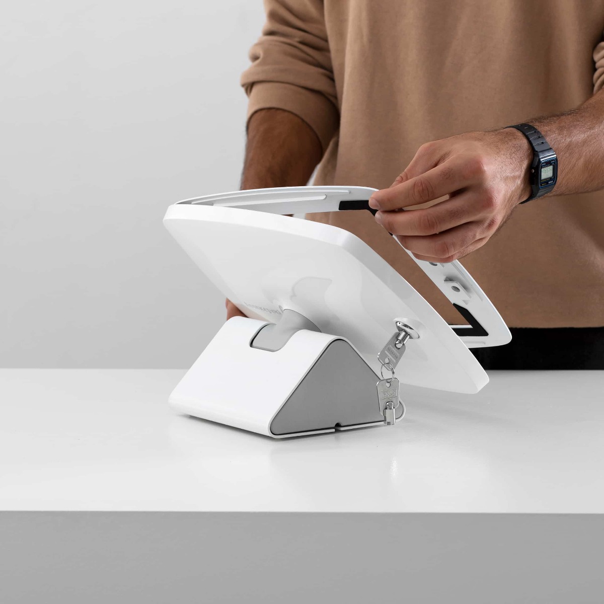 Bouncepad Flip kippbares Tablet / iPad kiosk