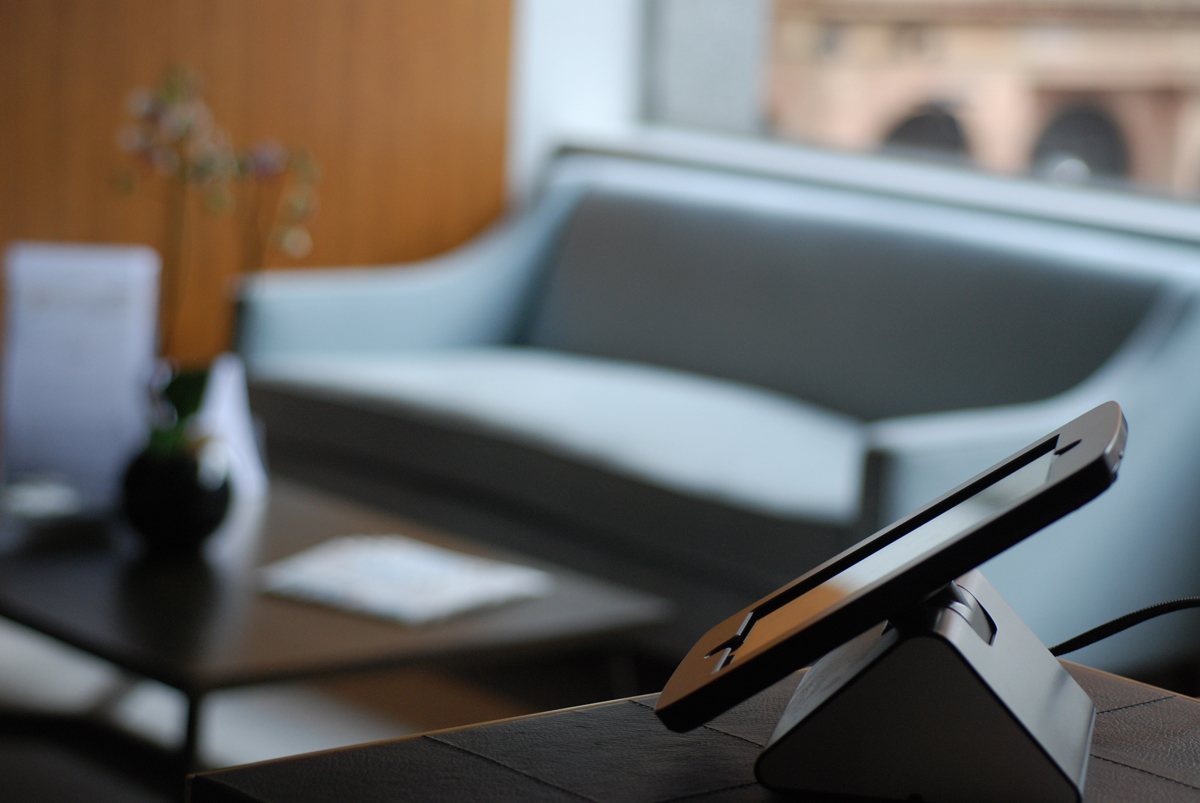 Bouncepad Flip kippbares Tablet / iPad kiosk