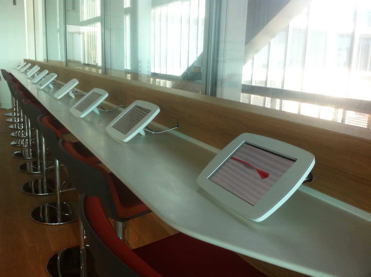Bouncepad Lounge sichere Tablet/iPad Halterung mit Sicherheitskabel