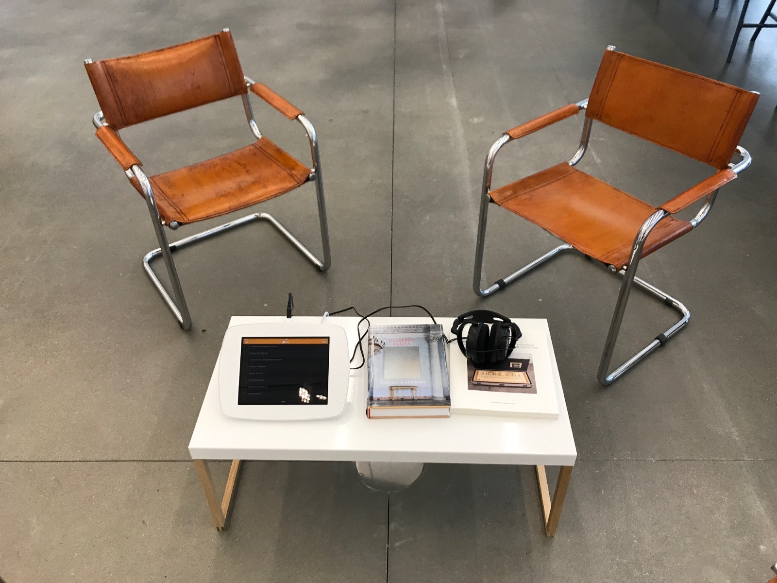 Bouncepad Lounge sichere Tablet/iPad Halterung mit Sicherheitskabel