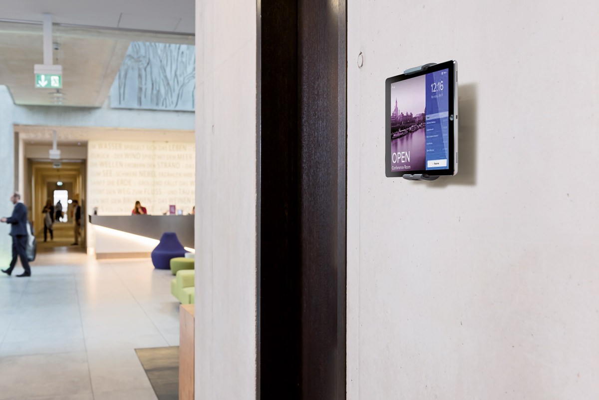 Tablet wandhouder hotel vergaderzaal